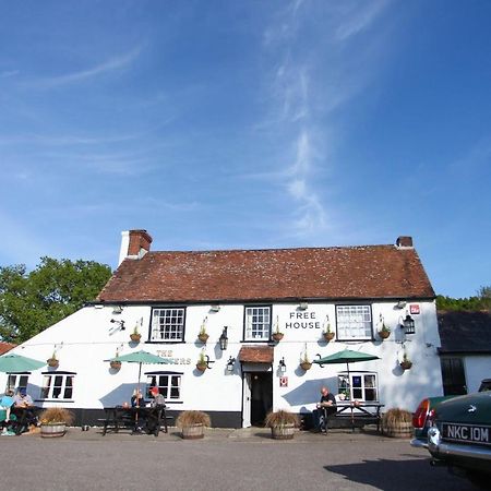 The Cricketers Arms Hotel Петуърт Екстериор снимка