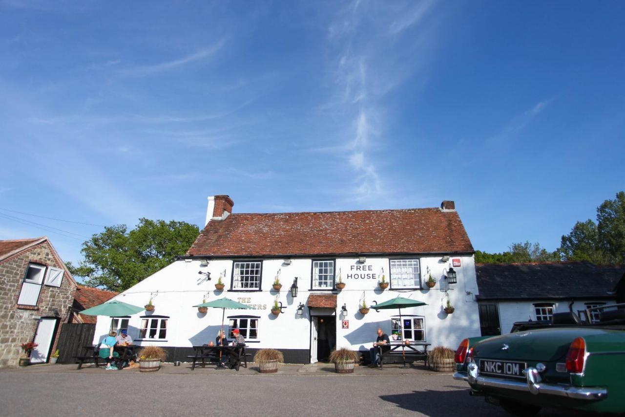 The Cricketers Arms Hotel Петуърт Екстериор снимка